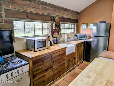 Kitchen - 33 Thunder Mountain Rd, Elgin, AZ 85611 photo 1 of 3