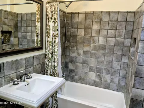 Bath - 33 Thunder Mountain Rd, Elgin, AZ 85611 photo 1 of 1