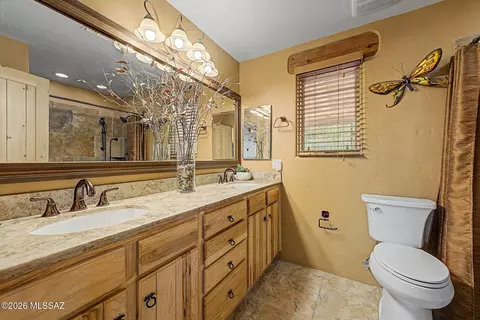 Bath - 15770 E Colossal Cave Rd, Vail, AZ 85641 photo 3 of 5