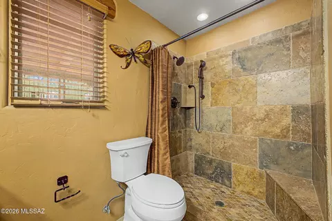 Bath - 15770 E Colossal Cave Rd, Vail, AZ 85641 photo 4 of 5