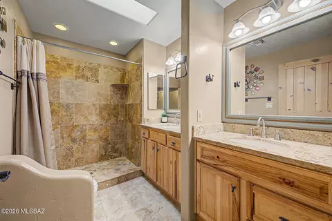 Bath - 15770 E Colossal Cave Rd, Vail, AZ 85641 photo 1 of 5