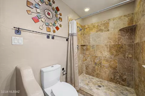 Bath - 15770 E Colossal Cave Rd, Vail, AZ 85641 photo 2 of 5
