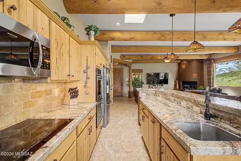 Kitchen - 15770 E Colossal Cave Rd, Vail, AZ 85641 photo 2 of 4