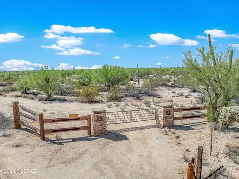 40679 S Staghorn Ln #F, Marana, AZ 85658