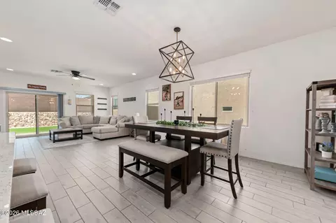 6947 W Hedge Rose Dr, Tucson, AZ 85757