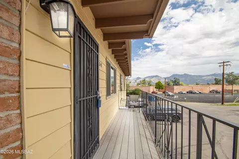 6549 E Calle La Paz #D, Tucson, AZ 85715