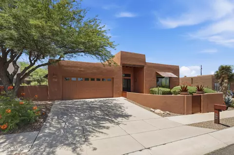 929 N Leutea Dr, Tucson, AZ 85745