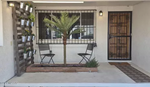 8916 E Palms Park Dr, Tucson, AZ 85715