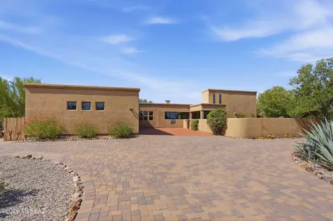 2960 W Lobo Rd, Tucson, AZ 85742