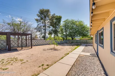 Exterior - 7565 E 29th St, Tucson, AZ 85710 photo 5 of 11