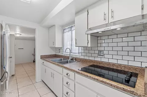 Kitchen - 7565 E 29th St, Tucson, AZ 85710 photo 3 of 6