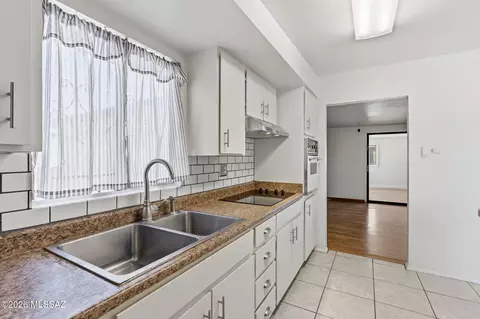 Kitchen - 7565 E 29th St, Tucson, AZ 85710 photo 5 of 6