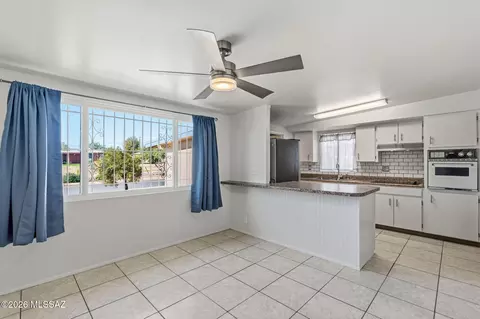 Kitchen - 7565 E 29th St, Tucson, AZ 85710 photo 1 of 6