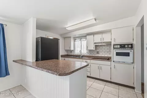 Kitchen - 7565 E 29th St, Tucson, AZ 85710 photo 2 of 6