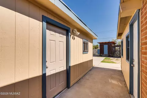 Entry Way - 7565 E 29th St, Tucson, AZ 85710 photo 4 of 5