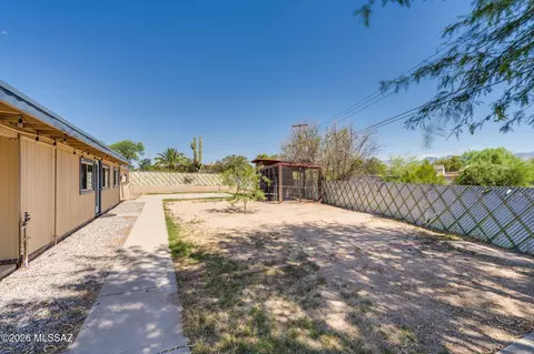 Exterior - 7565 E 29th St, Tucson, AZ 85710 photo 7 of 11