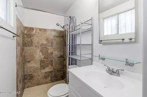 Bath - 7565 E 29th St, Tucson, AZ 85710 photo 1 of 2
