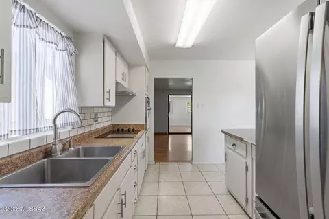 Kitchen - 7565 E 29th St, Tucson, AZ 85710 photo 4 of 6