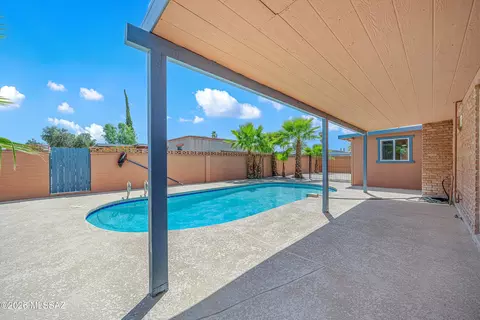 Exterior - 9048 E Pine Valley Dr, Tucson, AZ 85710 photo 3 of 4