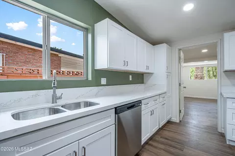Kitchen - 9048 E Pine Valley Dr, Tucson, AZ 85710 photo 3 of 4