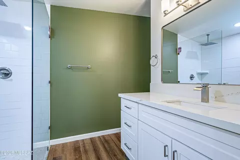 Bath - 9048 E Pine Valley Dr, Tucson, AZ 85710 photo 2 of 3