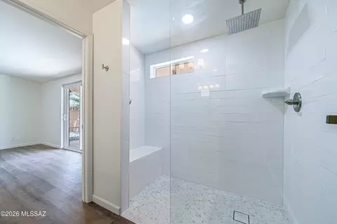 Bath - 9048 E Pine Valley Dr, Tucson, AZ 85710 photo 3 of 3