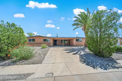 9048 E Pine Valley Dr, Tucson, AZ 85710