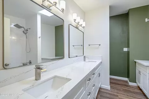 Bath - 9048 E Pine Valley Dr, Tucson, AZ 85710 photo 1 of 3
