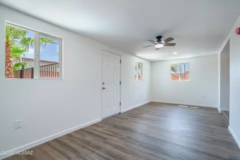 Living - 9048 E Pine Valley Dr, Tucson, AZ 85710 photo 2 of 3