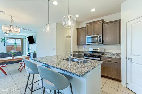 Kitchen - 11296 S Weismann Dr, Vail, AZ 85641 photo 3 of 4