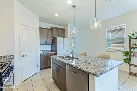 Kitchen - 11296 S Weismann Dr, Vail, AZ 85641 photo 2 of 4
