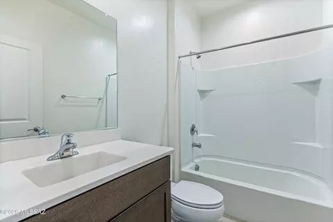 Bath - 11296 S Weismann Dr, Vail, AZ 85641 photo 2 of 2