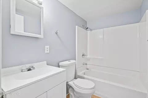 Bath - 1227 E Ginter Rd, Tucson, AZ 85706 photo 1 of 2