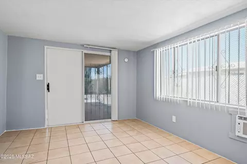 Living - 1227 E Ginter Rd, Tucson, AZ 85706 photo 1 of 3
