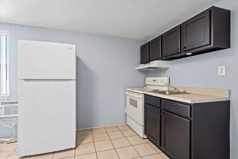 Kitchen - 1227 E Ginter Rd, Tucson, AZ 85706 photo 2 of 3