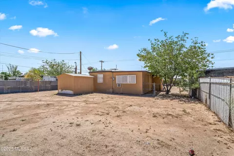 Exterior - 1227 E Ginter Rd, Tucson, AZ 85706 photo 2 of 2