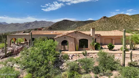 13221 E Saddlerock Rd, Tucson, AZ 85749