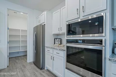 Kitchen - 12734 E Lauren Canyon Pl, Vail, AZ 85641 photo 5 of 5