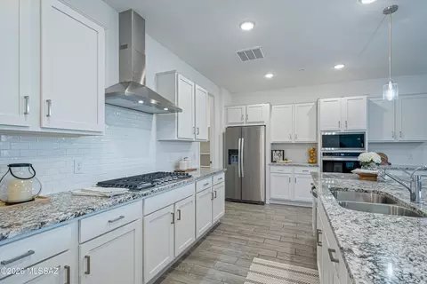 Kitchen - 12734 E Lauren Canyon Pl, Vail, AZ 85641 photo 2 of 5