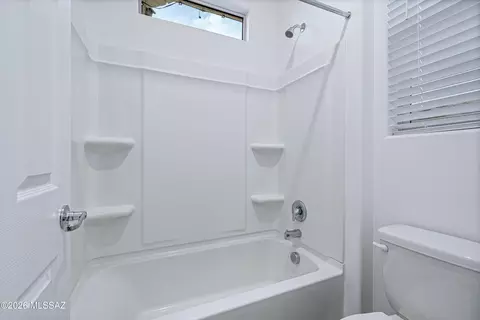 Bath - 12734 E Lauren Canyon Pl, Vail, AZ 85641 photo 4 of 4