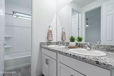 Bath - 12734 E Lauren Canyon Pl, Vail, AZ 85641 photo 3 of 4
