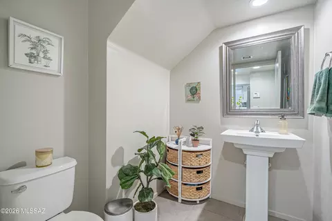 Bath - 934 E Millenium Ct, Tucson, AZ 85719 photo 1 of 4