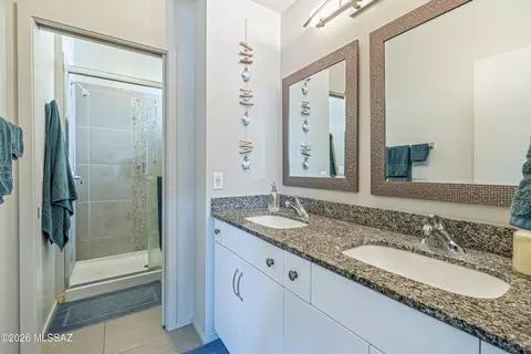Bath - 934 E Millenium Ct, Tucson, AZ 85719 photo 2 of 4