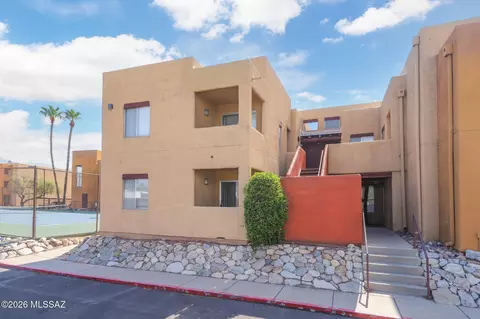 1810 E Blacklidge Dr #811, Tucson, AZ 85719