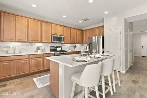 Kitchen - 11366 E Squash Blossom Loop, Tucson, AZ 85747 photo 2 of 3