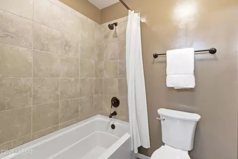 Bath - 11366 E Squash Blossom Loop, Tucson, AZ 85747 photo 3 of 5