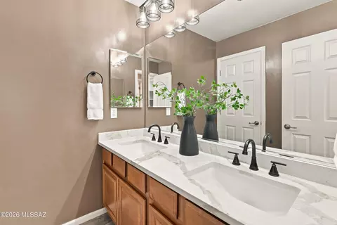 Bath - 11366 E Squash Blossom Loop, Tucson, AZ 85747 photo 2 of 5