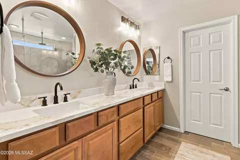 Bath - 11366 E Squash Blossom Loop, Tucson, AZ 85747 photo 4 of 5