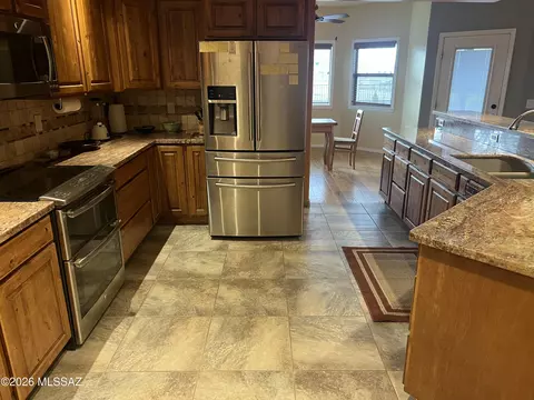 Kitchen - 15 Mckenzie Ln, Elgin, AZ 85611 photo 6 of 7