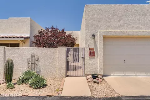 2832 S Full Moon Dr, Tucson, AZ 85713